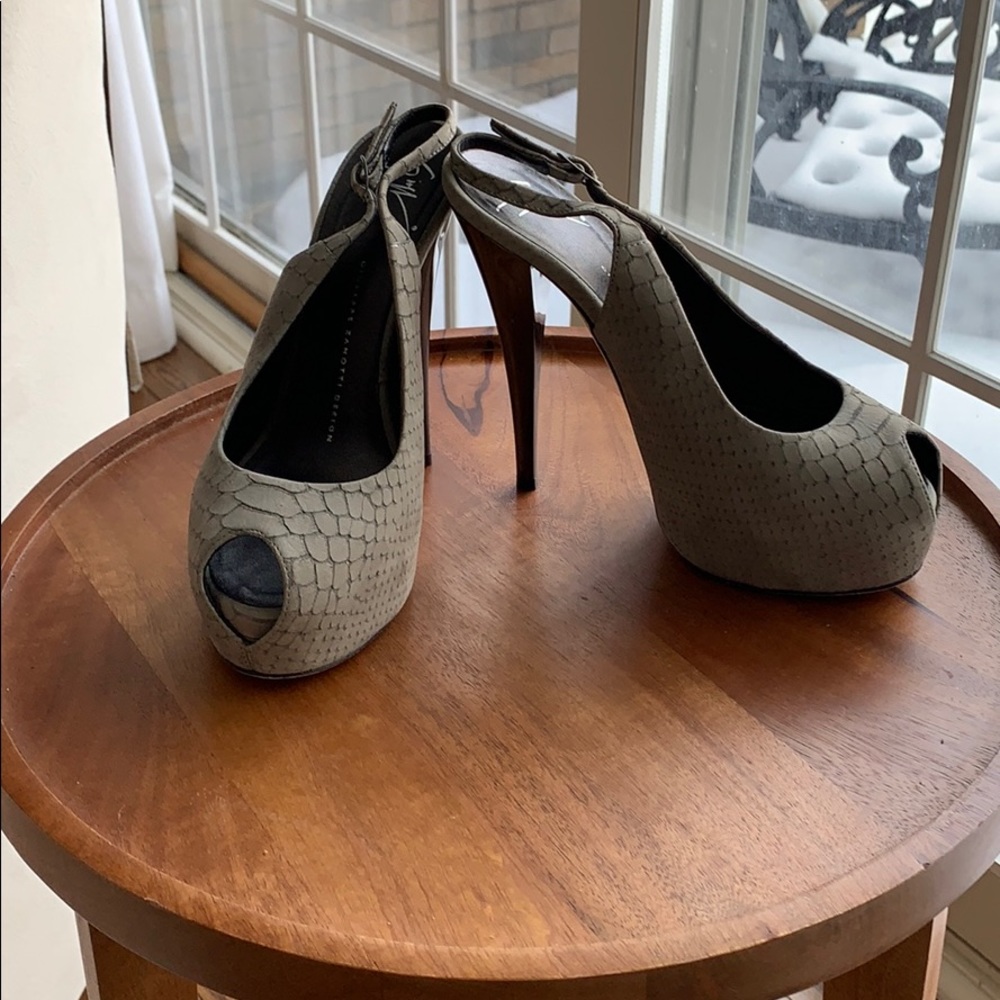 Giuseppe Zanotti Grey Peeptoe Slingback heels